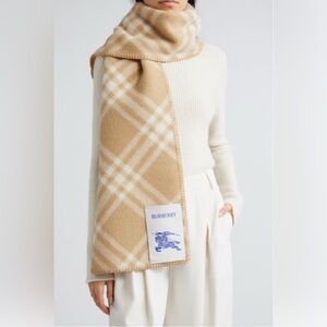 NET Burberry Equestrian Knight Check Wool Scarf Beige